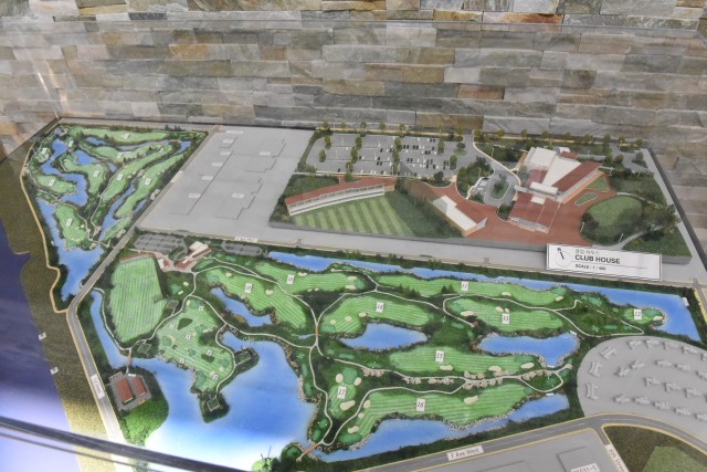 Ribbon cutting ceremony officially commemorates a new golf course