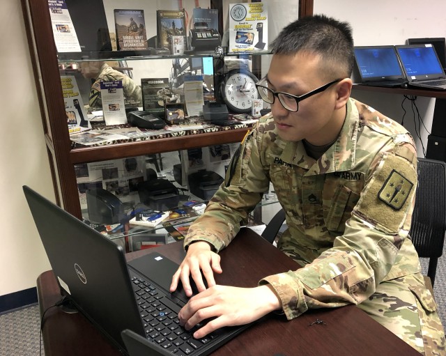Soldiers, Civilians Benefit from U.S. Army Financial Management Command's E-Commerce Training