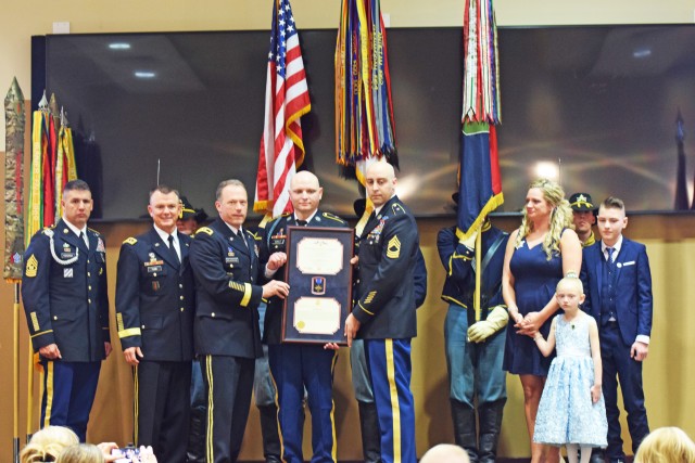 Former 'Big Red One Soldier receives Distinguished Service Cross
