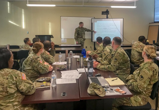 Soldiers sharpen contingency contracting expertise