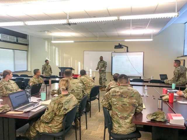 Soldiers sharpen contingency contracting expertise