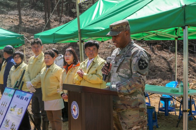 Arbor Day: U.S. Soldiers and DDC Citizens cultivate friendships