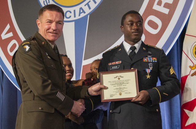 Vice chief awards Silver Stars for Afghan medevac mission