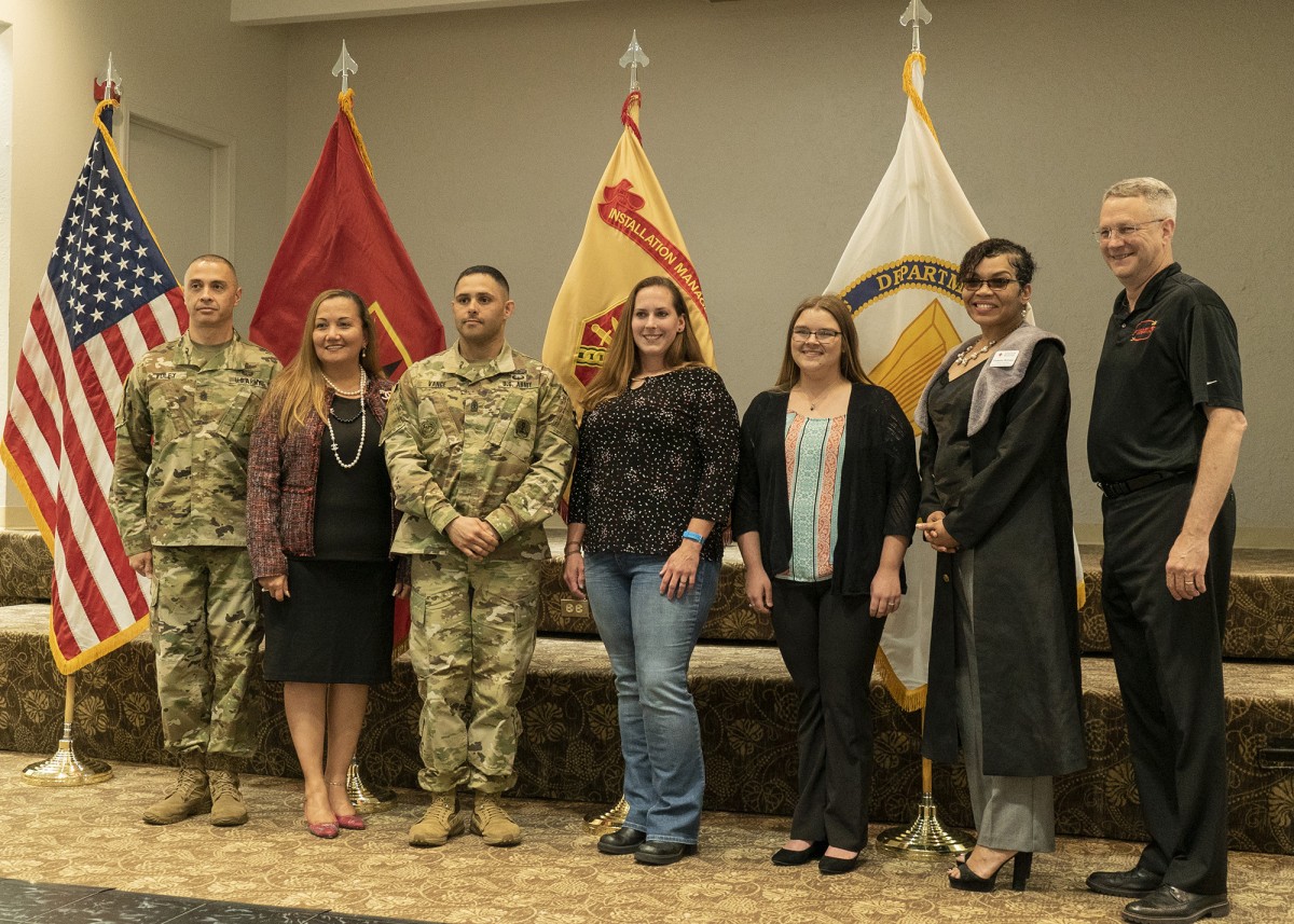 Fort Sill Recognizes Those Who Volunteer Article The United States Army 4871