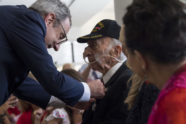 France honors WWII hero
