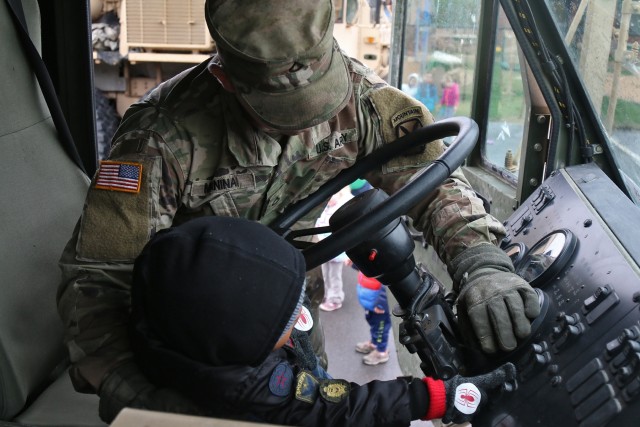 Fort Drum preschoolers learn about 'big Army trucks'