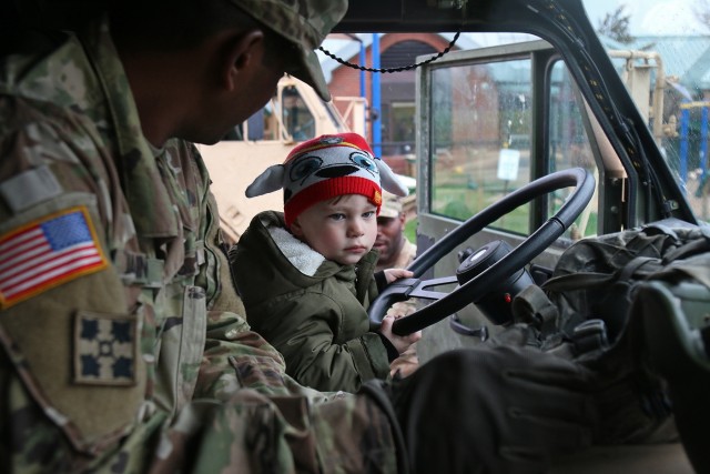 Fort Drum preschoolers learn about 'big Army trucks'