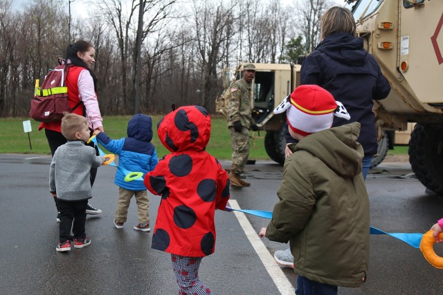 Fort Drum preschoolers learn about 'big Army trucks'
