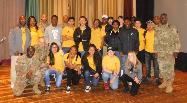 Fairmont HS JROTC visits Army REF