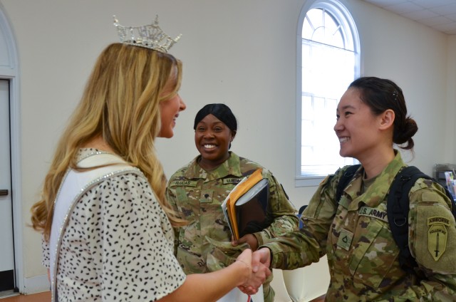 Miss Georgia 2018 meets Soldiers at Fort Benning