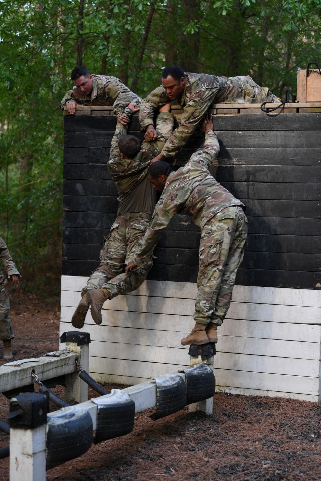 Commanders take on Bayonet Challenge | Article | The United States Army