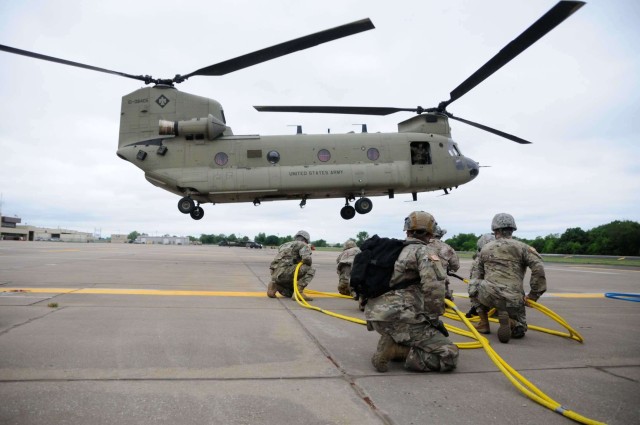 Oklahoma Guardsmen take flight in aircraft recovery training