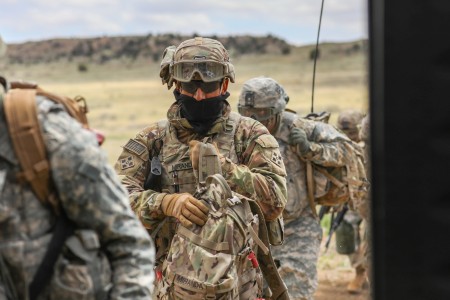 US AMRY AIR FORCE ミリタリー　フォト Steel' in the sky: FA Soldiers execute air assault