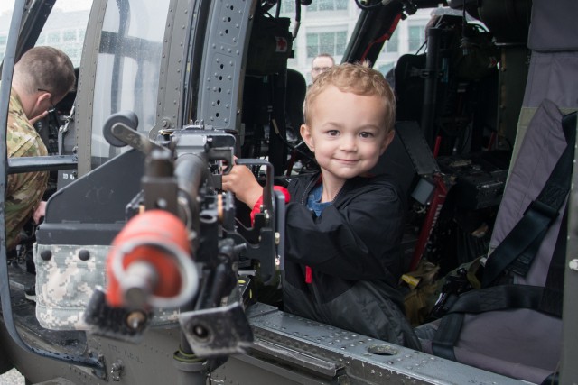 Door gunner to be