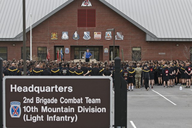 Commandos meet new 10th MTN DIV commander
