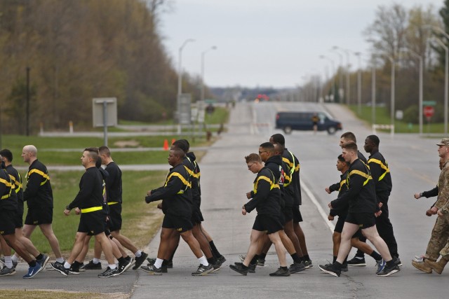 Commandos meet new 10th MTN DIV commander