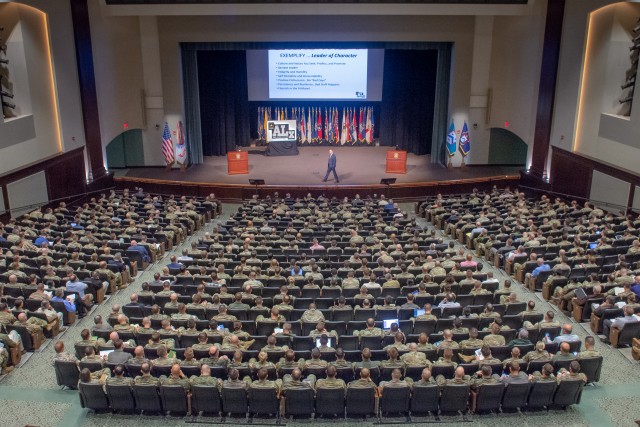 Former VCSA provides 'One Soldier's Perspective' to ALx audience