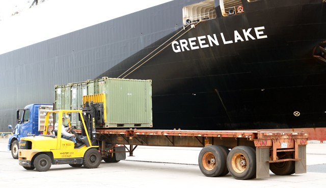 Tri-Service team offloads Marine Corps cargo at Pearl Harbor