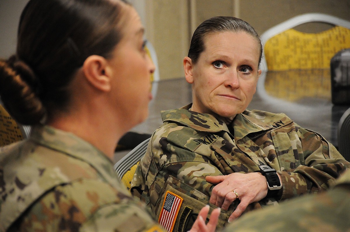 IMCOM CSM explores housing, support services during Lee visit | Article ...