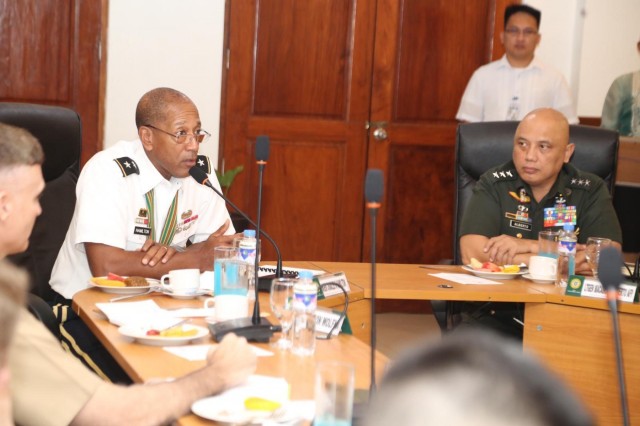 8th TSC Commander visits Manila, hopes to increase exchanges with Philippine Army