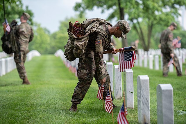 DVIDS - Images - 3d US Infantry Regiment (The Old Guard) host the Washington  Commanders [Image 4 of 23]