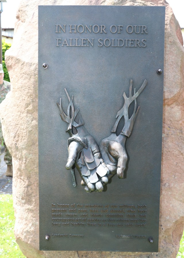 Fallen Soldier Donor Memorial unveiled at LRMC
