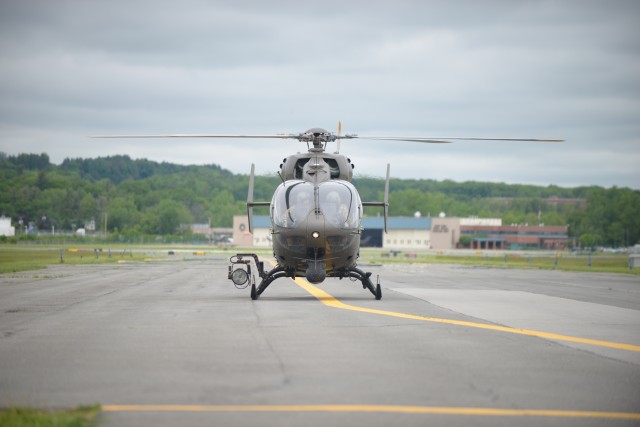 Final flight marks end of 33-year technician career for National Guard Soldier