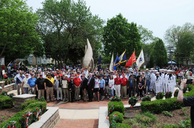 Army Reserve leaders remember fallen heroes during the Memorial Day weekend throughout Chicago