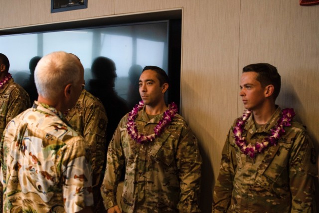 Hawaii base Soldiers subdue irate passenger aboard plane