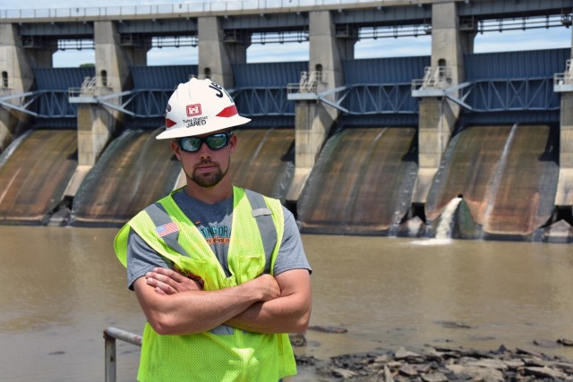 Goins goes the distance to support flood fight