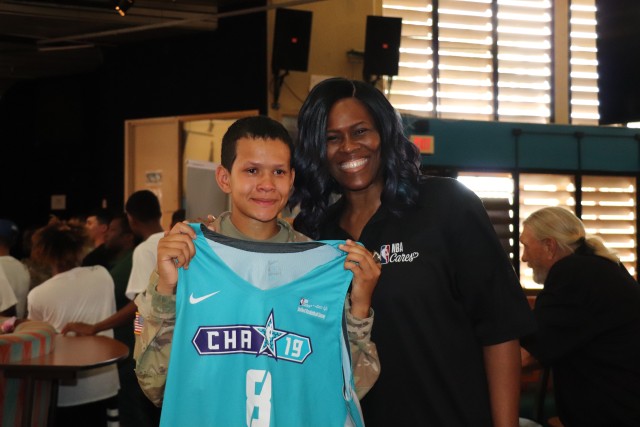 Hoops for Troops motivates fans at Schofield Barracks
