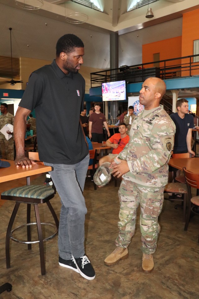Hoops for Troops motivates fans at Schofield Barracks