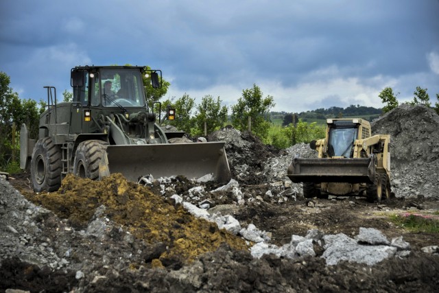 Nevada National Guardsmen collaborate with Romanian engineers