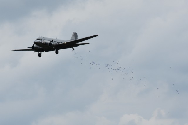 Berlin Airlift commemoration draws 45,000 visitors