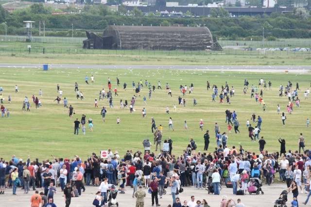 Berlin Airlift commemoration draws 45,000 visitors