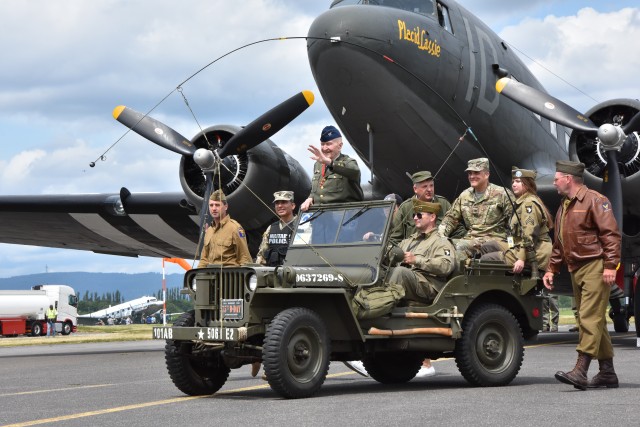 Candy Bomber returns to Wiesbaden