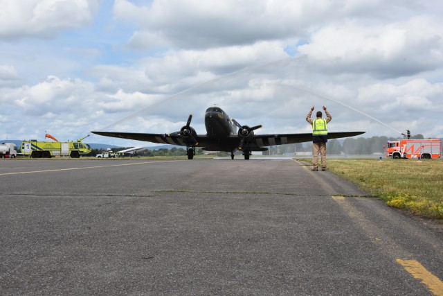 Candy Bomber returns to Wiesbaden