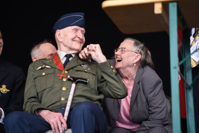 Candy Bomber returns to Wiesbaden