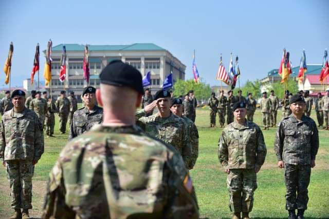 2ID/RUCD welcomes new deputy commanding officer, farewells another