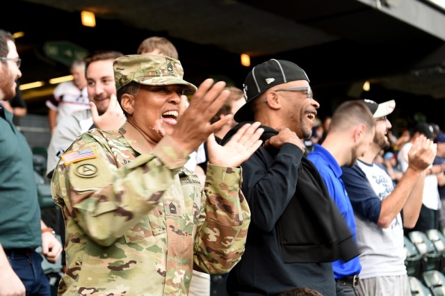 Army Reserve Soldier receives honor as Chicago White Sox 'Hero of the Game'
