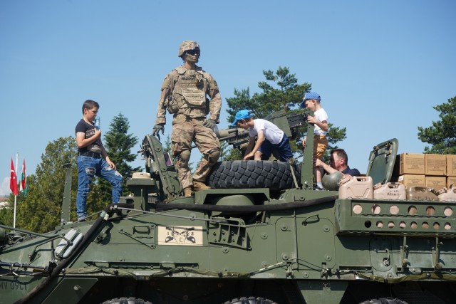 2CR and Romania foster partnership during SG19 static display