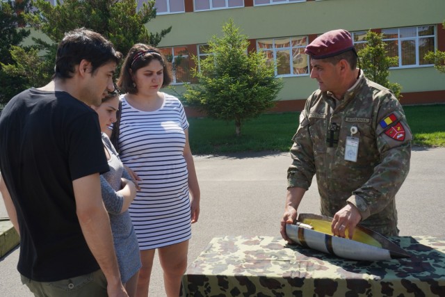 2CR and Romania foster partnership during SG19 static display