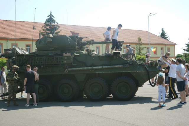 2CR and Romania foster partnership during SG19 static display