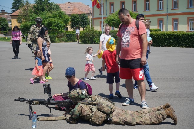 2CR and Romania foster partnership during SG19 static display
