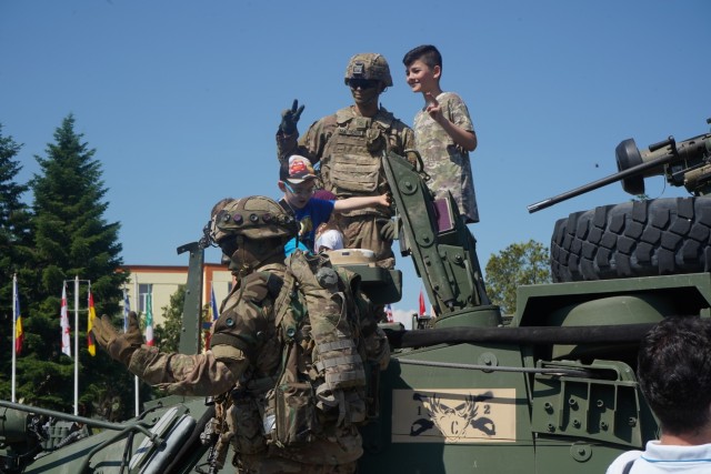 2CR and Romania foster partnership during SG19 static display