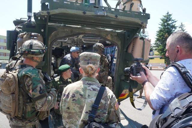 2CR and Romania foster partnership during SG19 static display