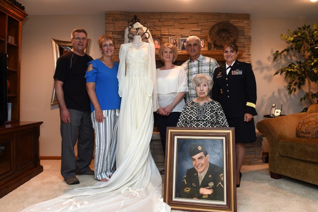 Chicago area woman honors her husband's world war II service, 40 years after his death