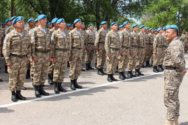Kazakhstani air assault commander addresses troops