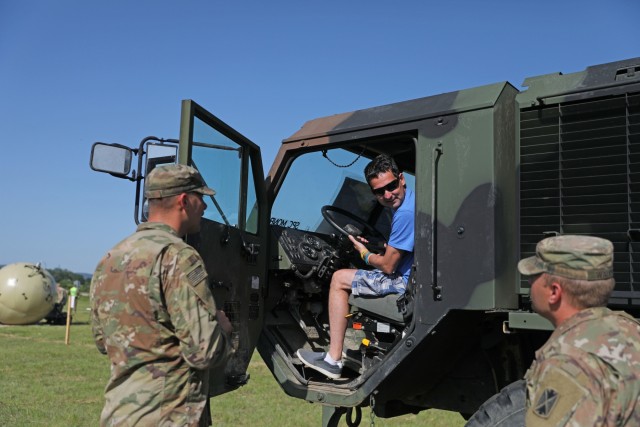 U.S. and Slovenian militaries celebrate community day