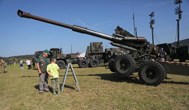 U.S. and Slovenian militaries celebrate community day